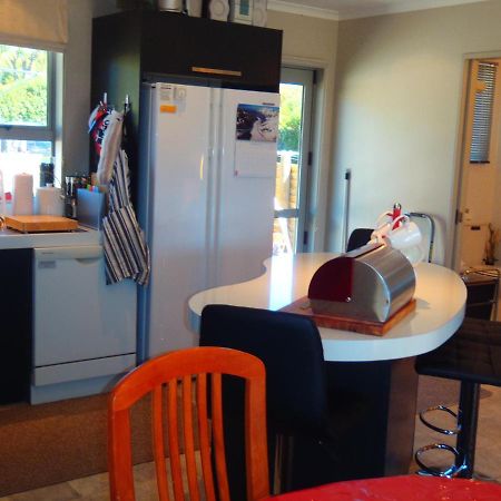 Lakefront Fantail Cottage Lake Hawea, Wanaka المظهر الخارجي الصورة