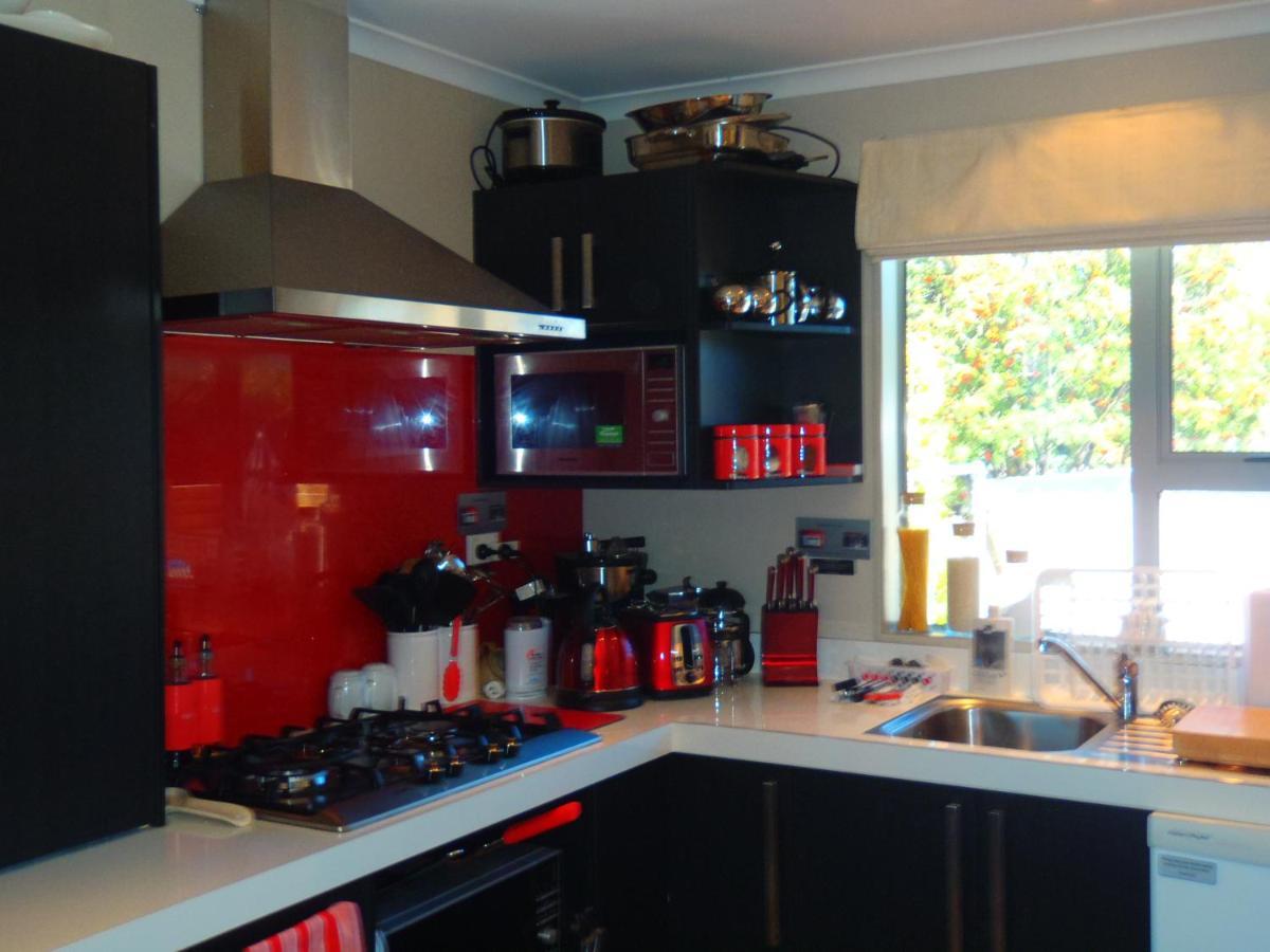 Lakefront Fantail Cottage Lake Hawea, Wanaka المظهر الخارجي الصورة