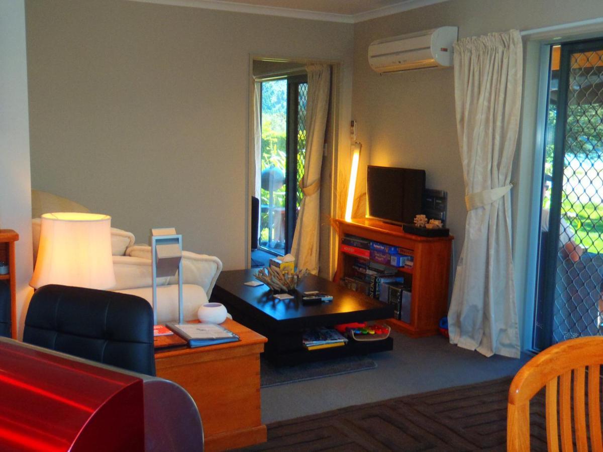 Lakefront Fantail Cottage Lake Hawea, Wanaka المظهر الخارجي الصورة