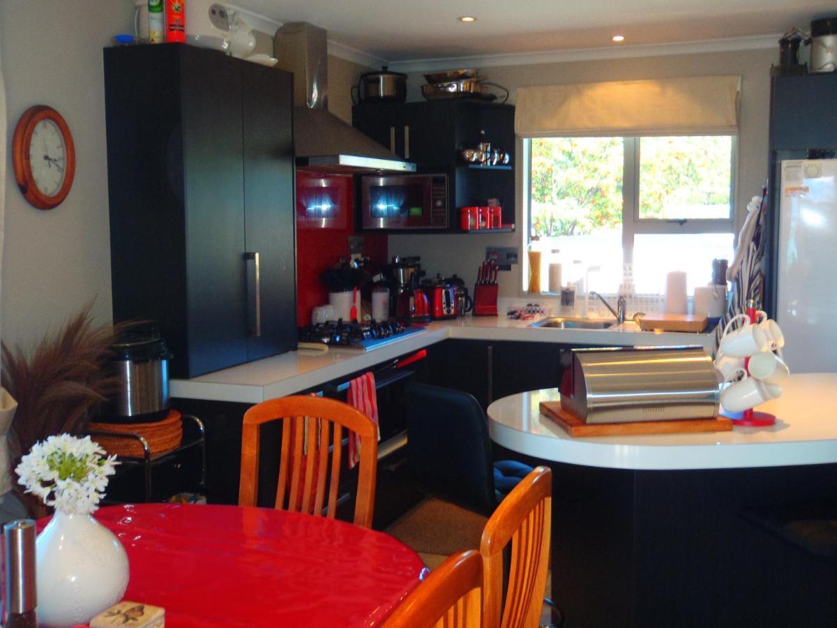 Lakefront Fantail Cottage Lake Hawea, Wanaka المظهر الخارجي الصورة