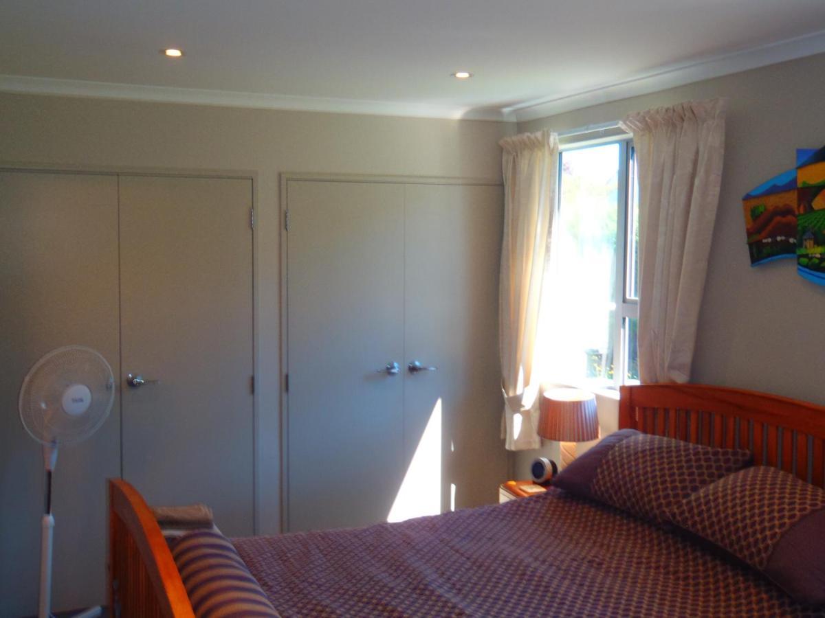 Lakefront Fantail Cottage Lake Hawea, Wanaka المظهر الخارجي الصورة