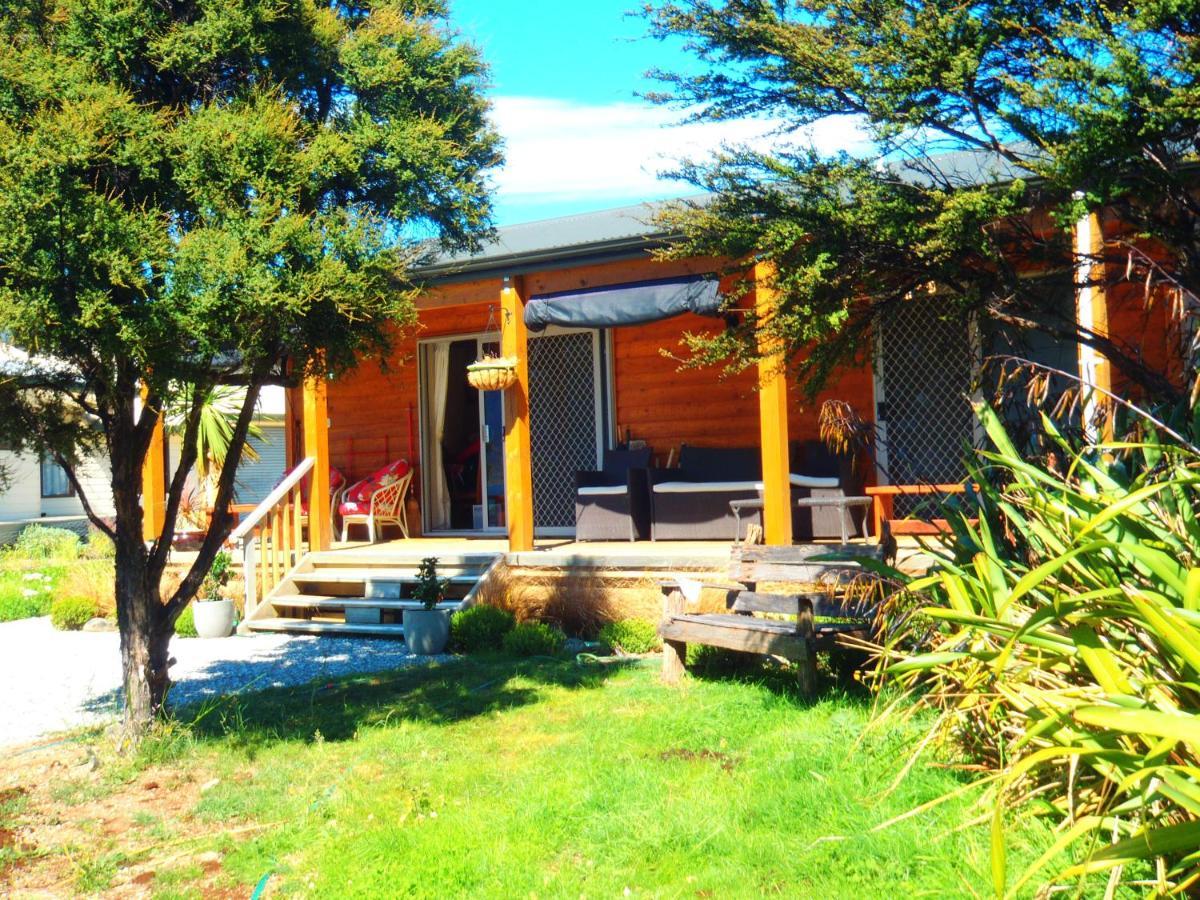 Lakefront Fantail Cottage Lake Hawea, Wanaka المظهر الخارجي الصورة